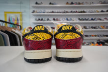 Load image into Gallery viewer, Nike SB Dunk Low Coral Snake