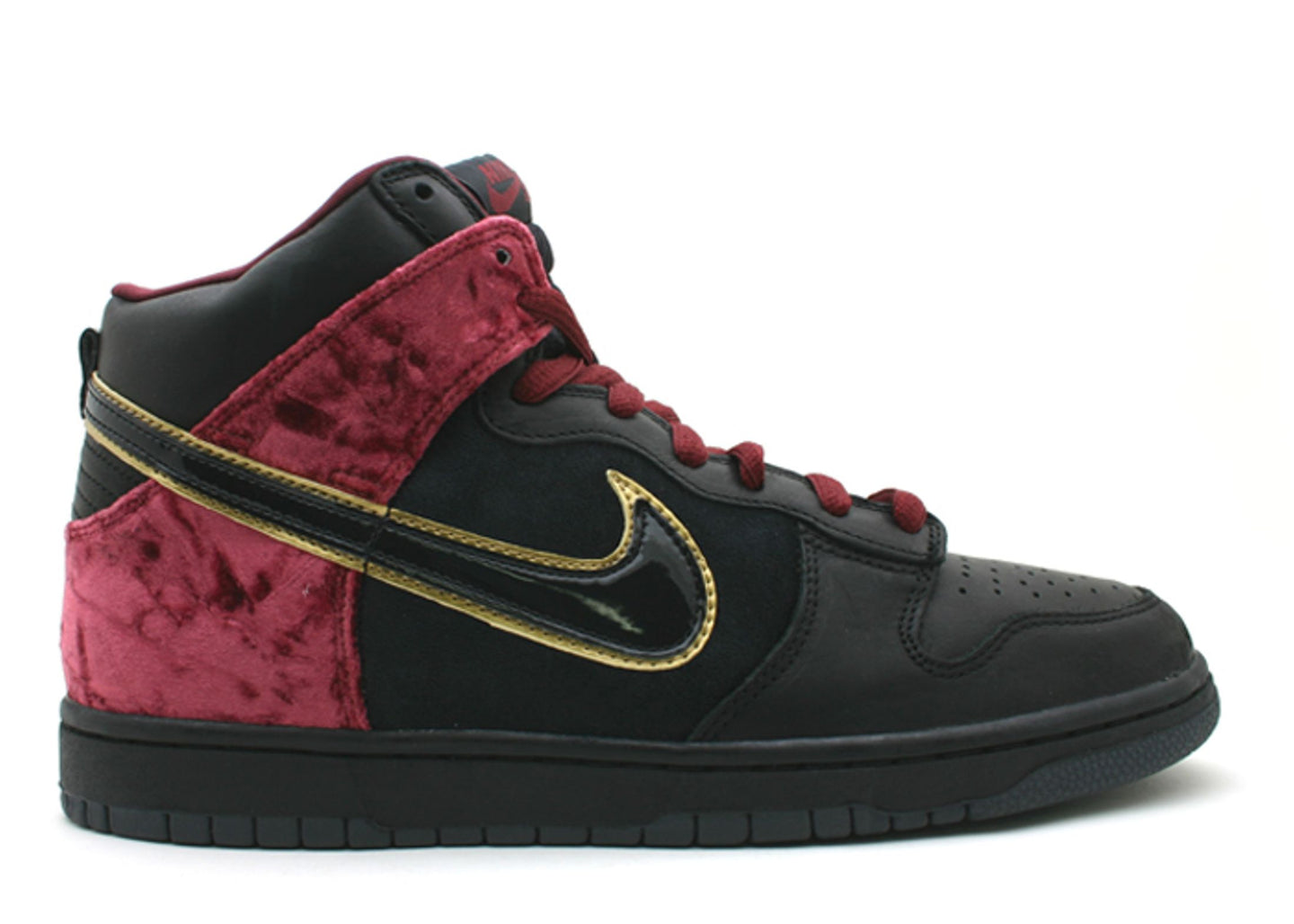 Nike SB Dunk High Bloody Sunday