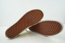 Load image into Gallery viewer, Vans Old Skool Peanuts Charlie Brown