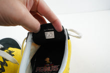 Load image into Gallery viewer, Vans Old Skool Peanuts Charlie Brown
