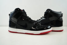 Load image into Gallery viewer, Nike SB Dunk High Bred