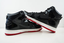 Load image into Gallery viewer, Nike SB Dunk High Bred