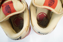 Load image into Gallery viewer, Nike SB Dunk Low Money Cat