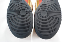 Load image into Gallery viewer, Nike SB Dunk Low Money Cat