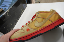 Load image into Gallery viewer, Nike SB Dunk Low Money Cat