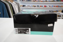 Load image into Gallery viewer, Nike SB Dunk Low Parra