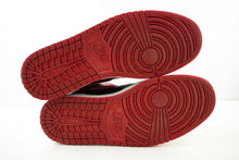Load image into Gallery viewer, Air Jordan 1 Retro Bred (2001)