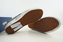 Load image into Gallery viewer, Vans LX Classic Slip-On 98 Pearlized Pack Blackout