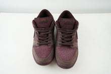 Load image into Gallery viewer, Nike SB Dunk Low City Love Burgundy Crush