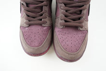 Load image into Gallery viewer, Nike SB Dunk Low City Love Burgundy Crush