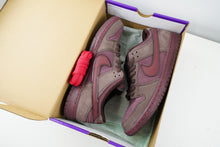 Load image into Gallery viewer, Nike SB Dunk Low City Love Burgundy Crush