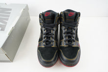 Load image into Gallery viewer, Nike SB Dunk High Unlucky