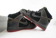 Load image into Gallery viewer, Nike SB Dunk High Unlucky