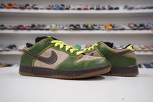 Load image into Gallery viewer, Nike SB Dunk Low Jedi