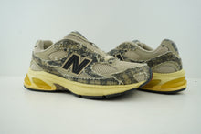 Load image into Gallery viewer, New Balance 2010 Joe Freshogoods Bag Lady