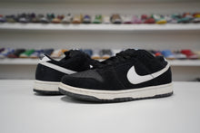 Load image into Gallery viewer, Nike Dunk Low Pro SB Black White