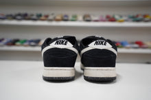 Load image into Gallery viewer, Nike Dunk Low Pro SB Black White