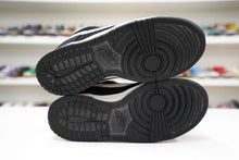 Load image into Gallery viewer, Nike Dunk Low Pro SB Black White