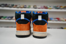 Load image into Gallery viewer, Nike SB Dunk High Knicks