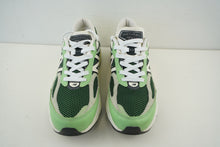 Load image into Gallery viewer, New Balance 990v6 Avocado Natural Mint
