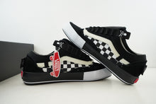 Load image into Gallery viewer, Vans Vault Old Skool x Mastermind x End