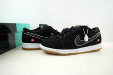 Load image into Gallery viewer, Nike SB Dunk Low Quartersnacks