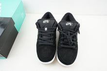 Load image into Gallery viewer, Nike SB Dunk Low Quartersnacks