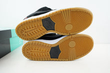 Load image into Gallery viewer, Nike SB Dunk Low Quartersnacks