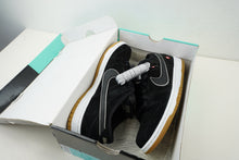 Load image into Gallery viewer, Nike SB Dunk Low Quartersnacks