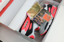 Load image into Gallery viewer, Nike Air Max 90 Infrared (2020)