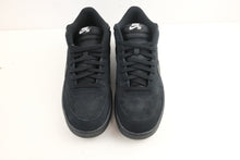 Load image into Gallery viewer, Nike Court Challenge SB