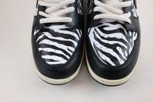 Load image into Gallery viewer, Nike SB Dunk Low Quartersnacks Zebra