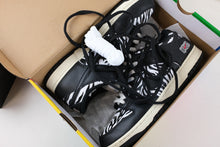 Load image into Gallery viewer, Nike SB Dunk Low Quartersnacks Zebra