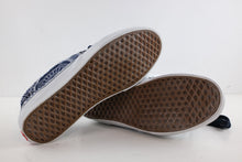 Load image into Gallery viewer, Vans Chukka Boot Supreme Spiral (Navy)