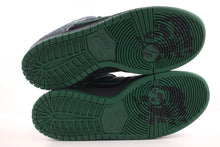 Load image into Gallery viewer, Nike SB Dunk Low There Skateboards