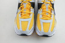 Load image into Gallery viewer, Nike Zoom Vomero 5 Photon Dust Laser Orange