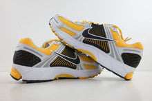 Load image into Gallery viewer, Nike Zoom Vomero 5 Photon Dust Laser Orange