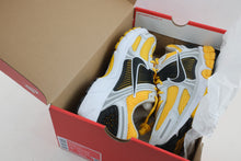 Load image into Gallery viewer, Nike Zoom Vomero 5 Photon Dust Laser Orange